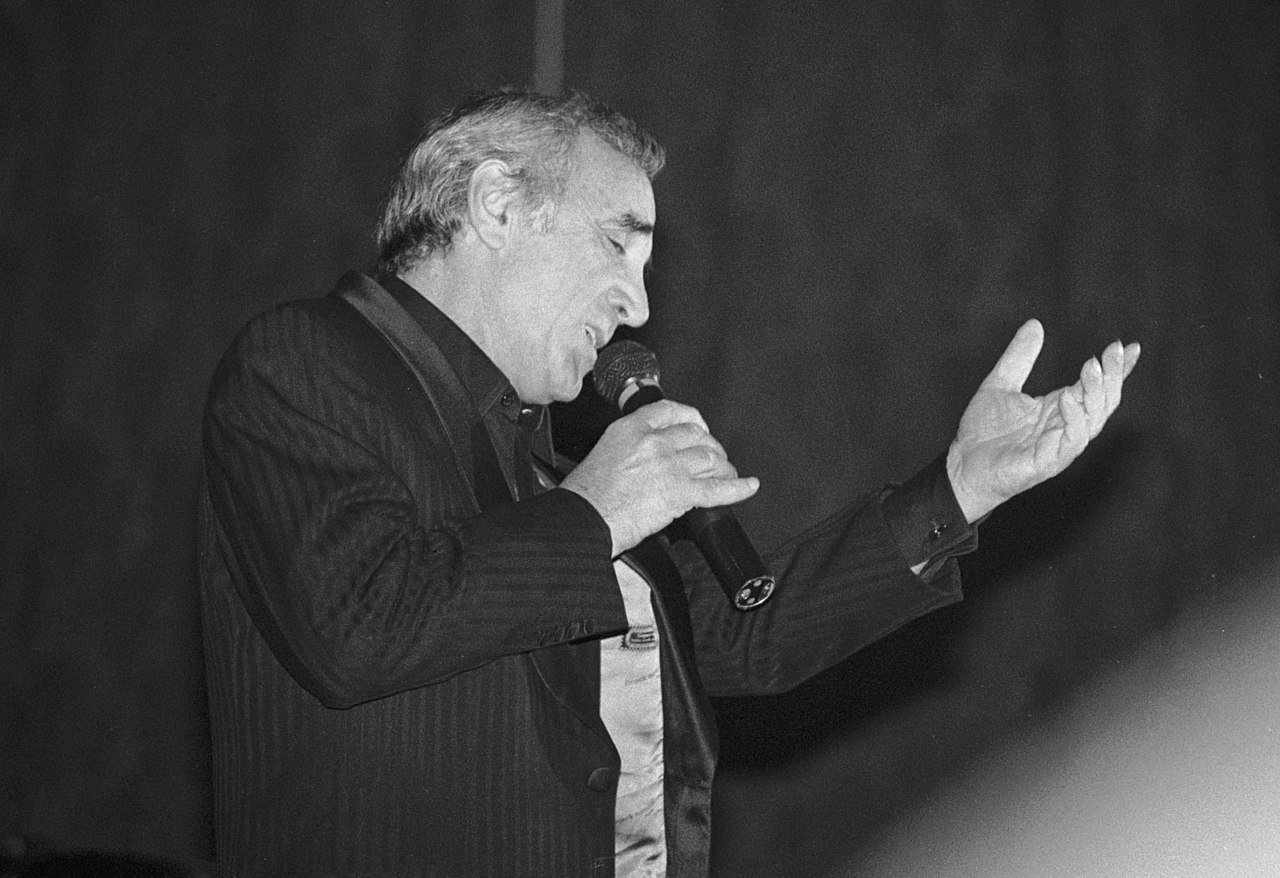 Charles Aznavour en concert à Deauville en 1988.
